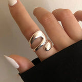 Cristina - Anillo Ancho Ondulado