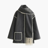 Francisca - Chaqueta con Ribetes en Contraste y Pañuelo a Juego