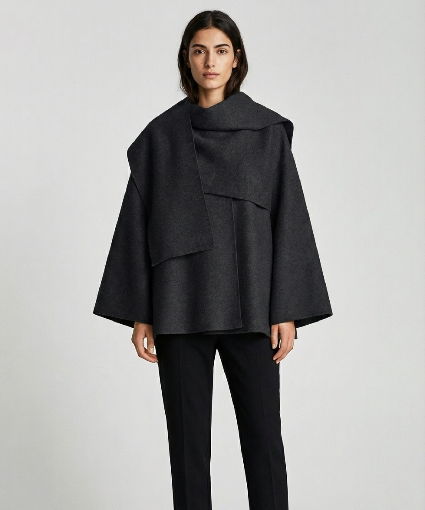 Orquídea - Poncho Elegante para Mujer con Corte Asimétrico y Caída Fluida